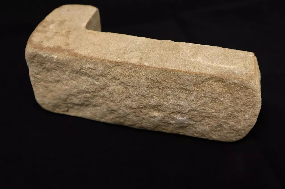Угловой камень из песчаника (внешний), галтованный
